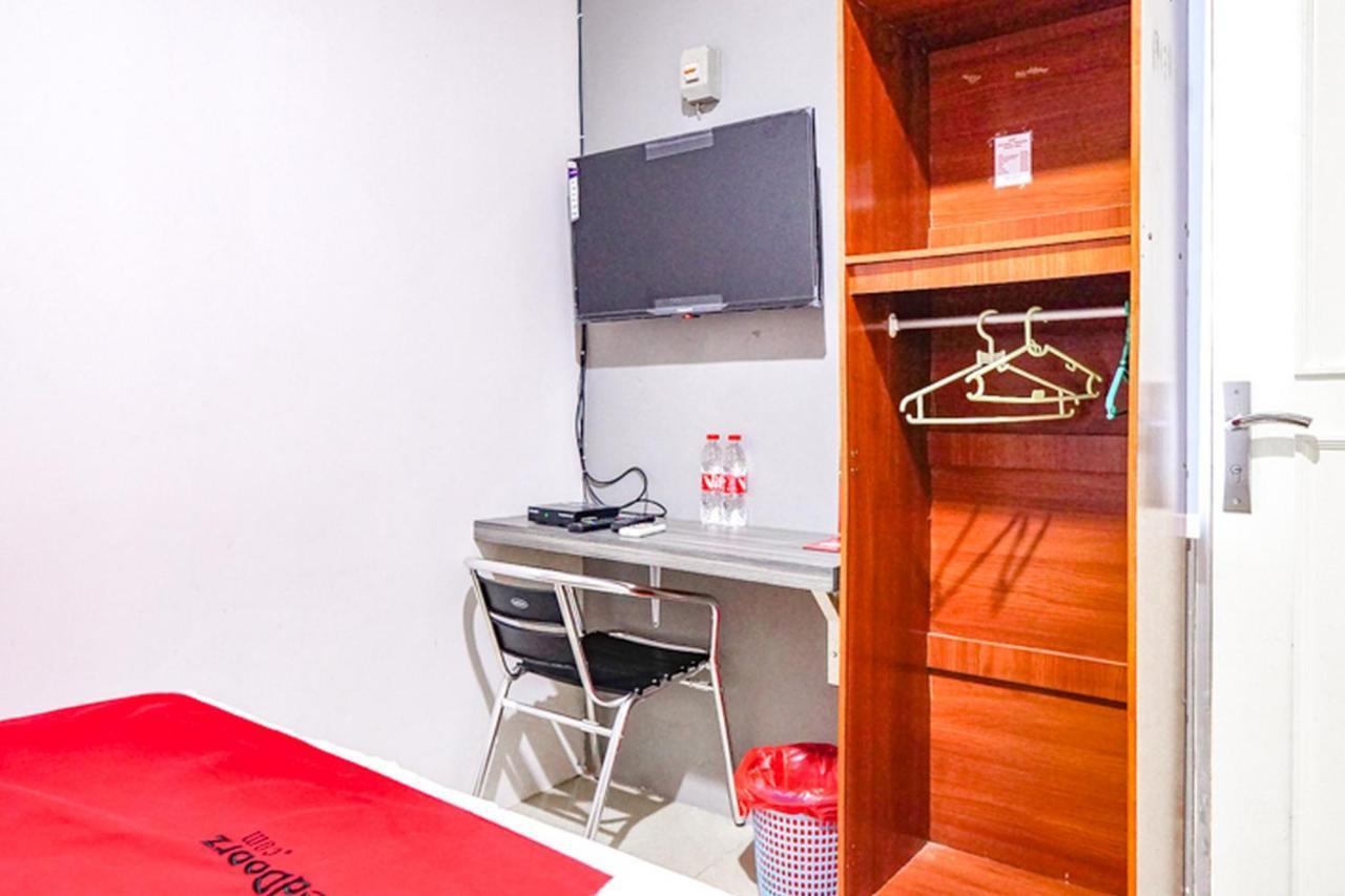 Reddoorz @ Citraland Surabaya Hotel Exterior foto
